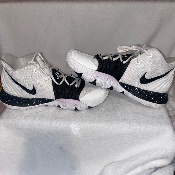 Nike Kyrie 5 ‘Oreo’ TB
Men’s 7.5
Women’s 9 - Picture 5 of 6